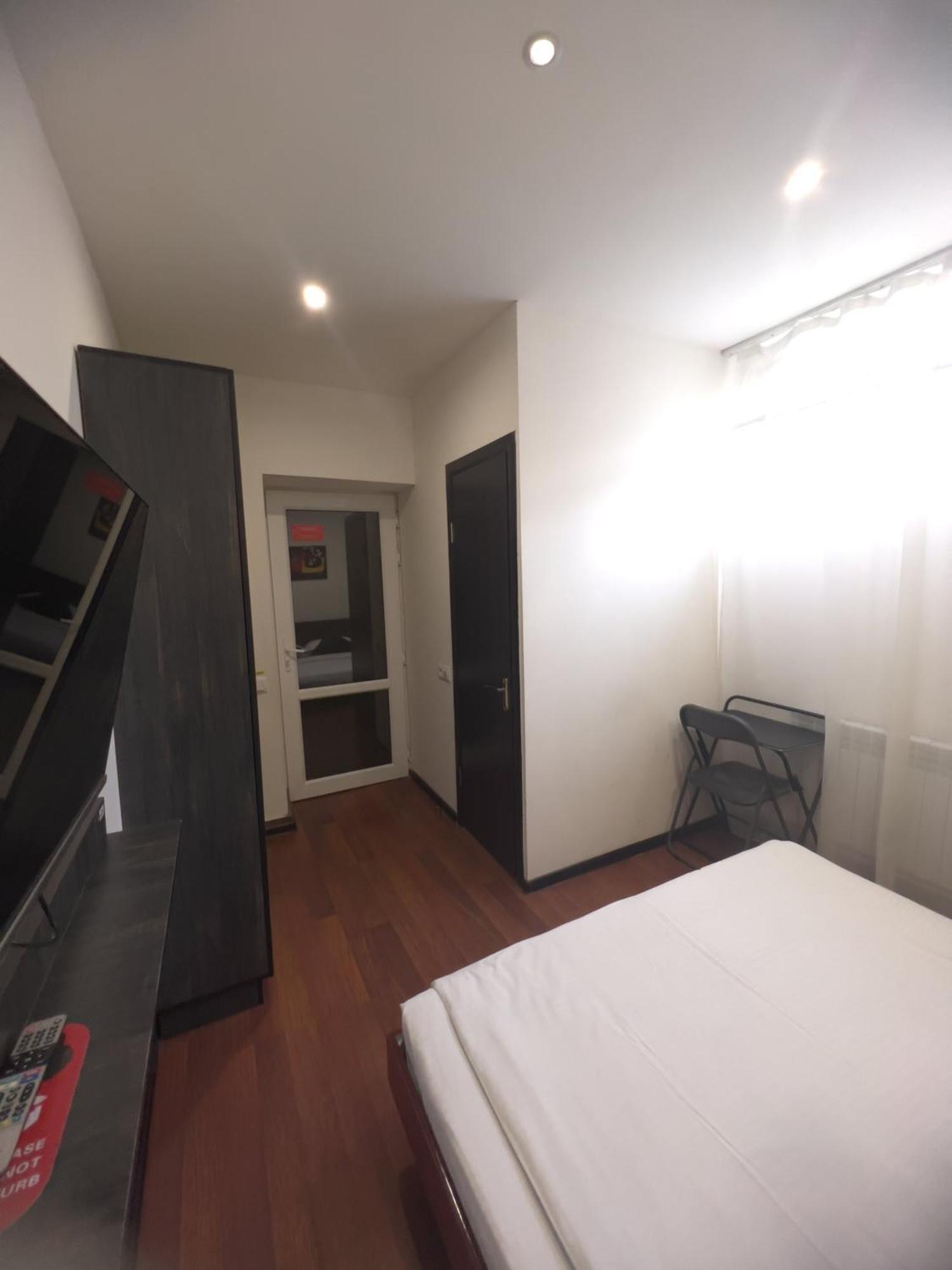 Nava Hotel Γιερεβάν Δωμάτιο φωτογραφία